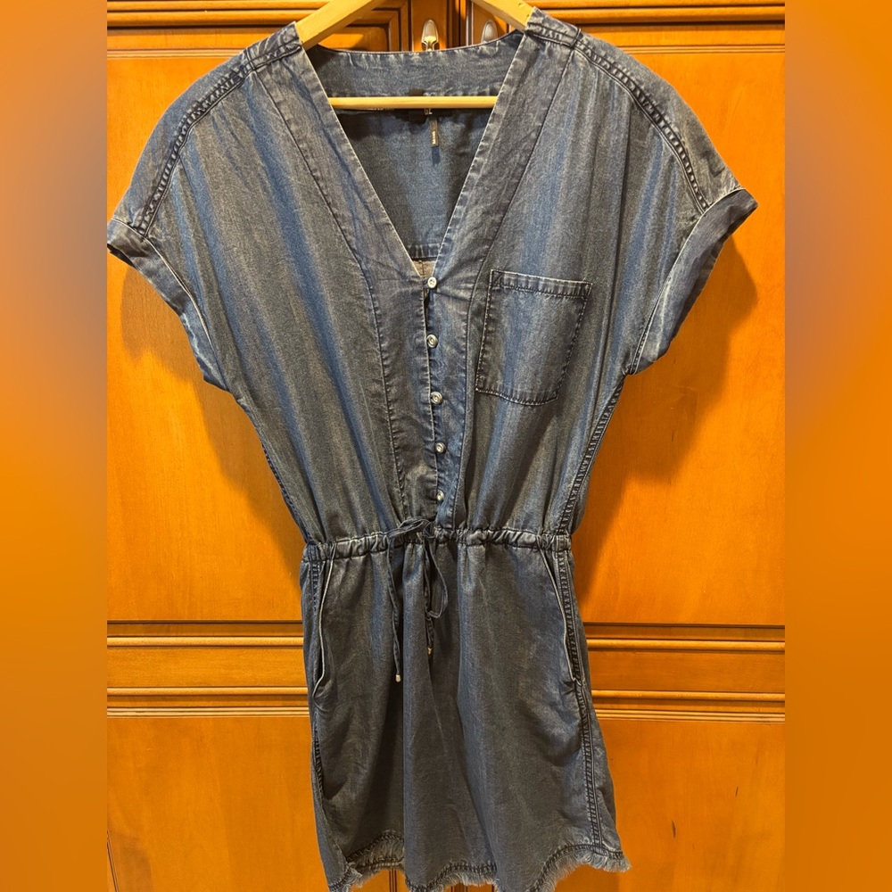 PAIGE Haidee Light Tencel Denim V-Neck Dress with Cinch Waist. Size:  XS